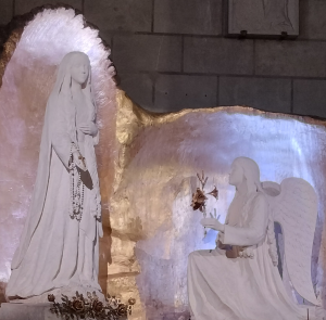 La Vierge Marie et l'ange Gabriel - Apparitions à L'île-Bouchard en 1947
